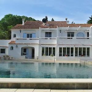 Grand Tamaris Hosting Bed & Breakfast